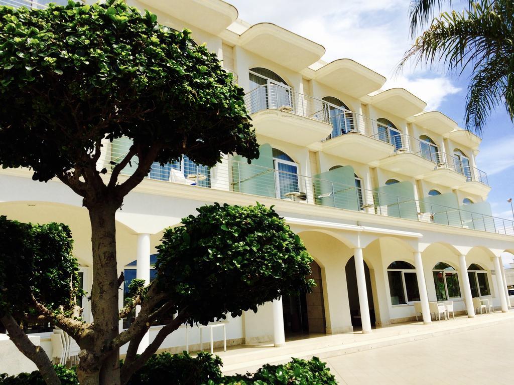 Hotel Vespucci Porto Cesareo Extérieur photo